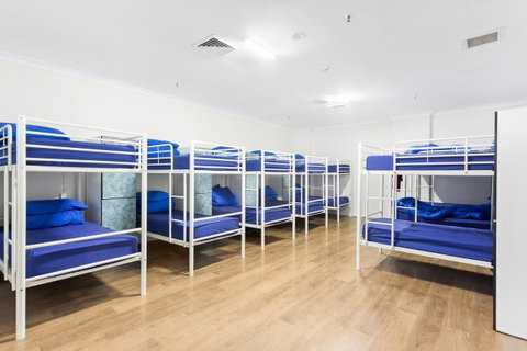 Summer House Sydney City - Formerly Sydney Backpackers - Winery Find 5
