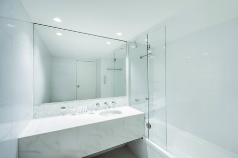 Vibe Hotel Sydney - Winery Find 16
