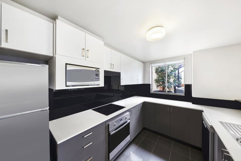 Adina Apartment Hotel Sydney Surry Hills - Winery Find 11