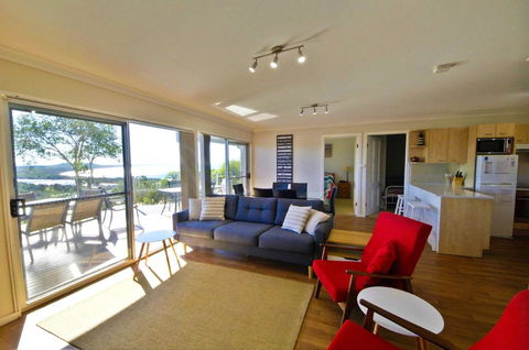Coastwatch, 26 Comara Terrace - Winery Find 4