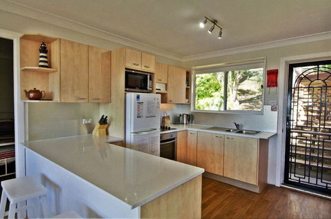 Coastwatch, 26 Comara Terrace - Winery Find 2