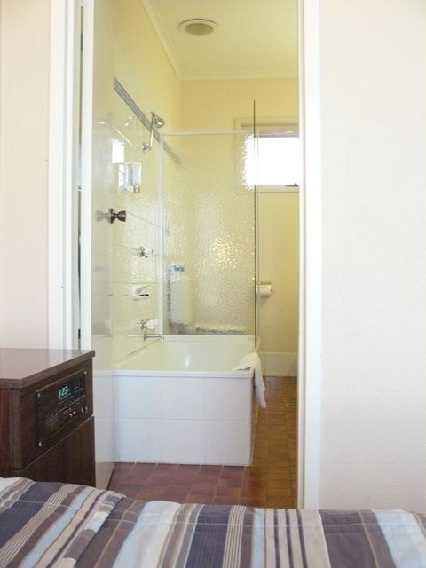 Australia Park Motel - Winery Find 43