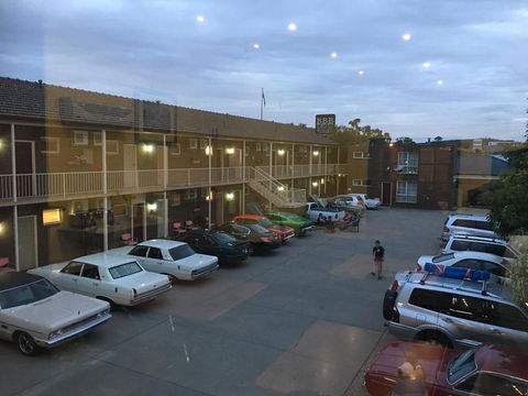 Australia Park Motel - Winery Find 21