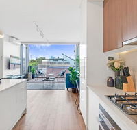 Large Light Luxe 3BDR 2BA Free Parking - walk to Sydney Uni and RPA - Winery Find