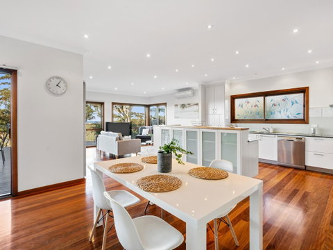 The Beach House Terrigal - Winery Find 4