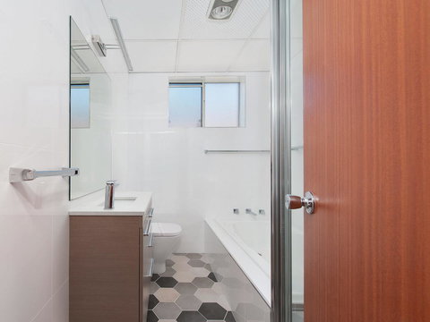 Victoria Parade, Kiah, Unit 10, 53 - Winery Find 11