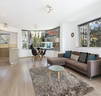 Lower Bridge and Sails - Executive 2BR Darlinghurst Apartment with Balcony and Rooftop Views - Winery Find