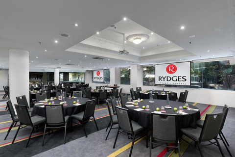 Rydges Sydney Central - Winery Find 36