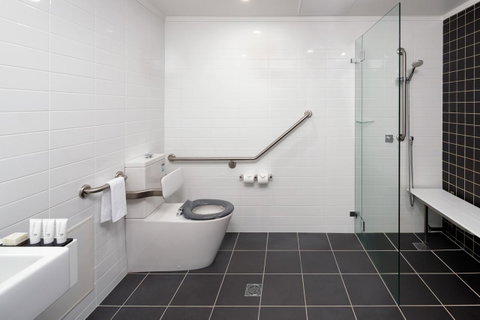 Rydges Sydney Central - Winery Find 44