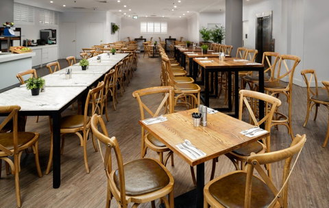 Rydges Sydney Central - Winery Find 32