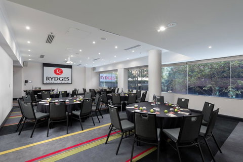 Rydges Sydney Central - Winery Find 35