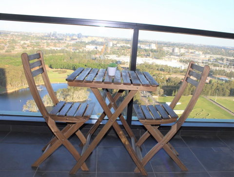 Stunning Views Sydney Olympic Park - Winery Find 23