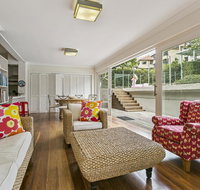 Summery spacious 4 bed home in Kurraba Point - Winery Find