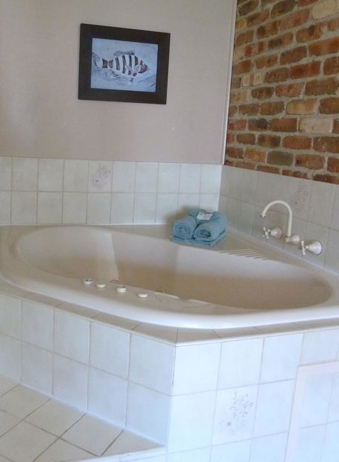 Mollymook Surfbeach Motel & Apartments - Winery Find 23