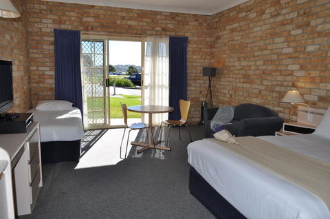 Mollymook Surfbeach Motel & Apartments - Winery Find 1