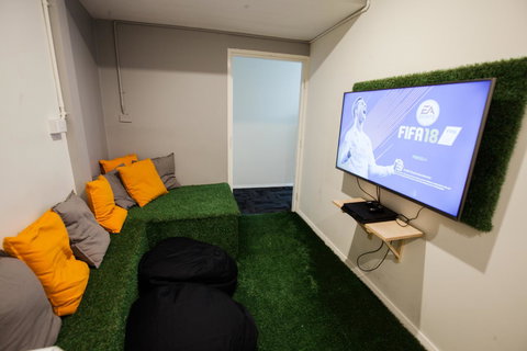 Mad Monkey Broadway - Winery Find 14