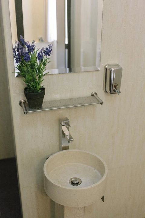 Mad Monkey Broadway - Winery Find 33