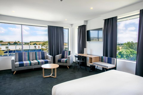 Alpha Hotel Eastern Creek - Winery Find 34