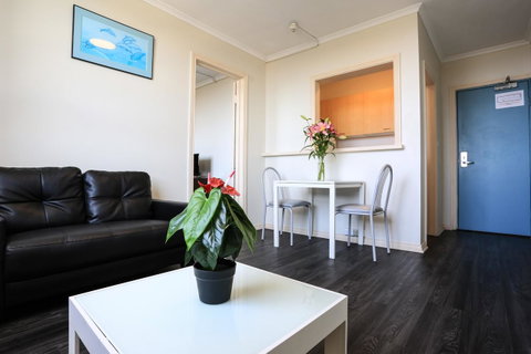 Little Coogee Hotel - Winery Find 11