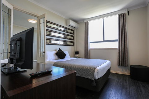 Little Coogee Hotel - Winery Find 9