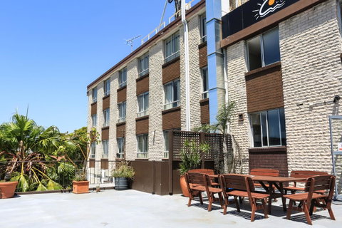 Little Coogee Hotel - Winery Find 2