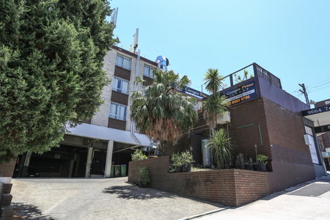 Little Coogee Hotel - Winery Find 3