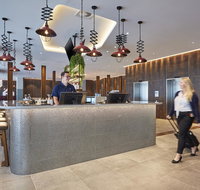 Holiday Inn Express Newcastle - Winery Find