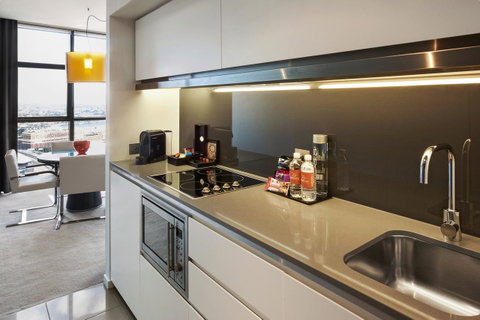 Fraser Suites Sydney - Winery Find 8