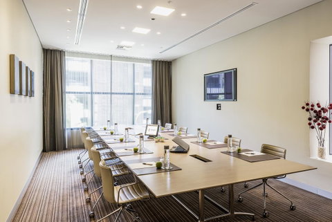 Fraser Suites Sydney - Winery Find 25