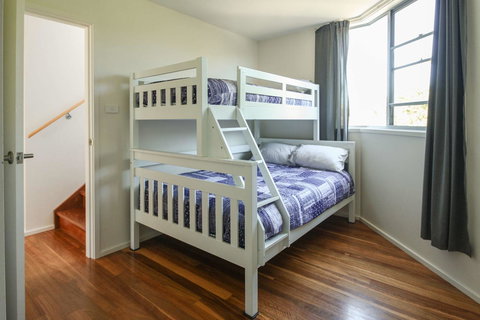 Valla's Beach House - Winery Find 18