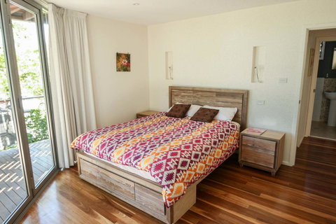 Valla's Beach House - Winery Find 17