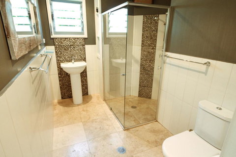 Valla's Beach House - Winery Find 13