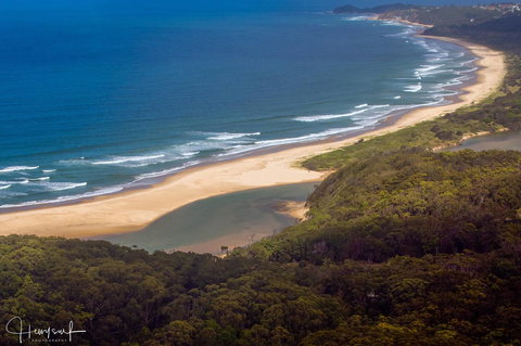 Valla's Beach House - Winery Find 4