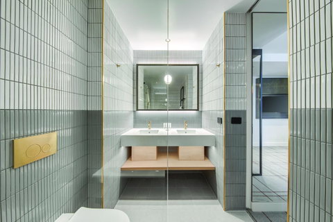 Vibe Hotel Sydney Darling Harbour - Winery Find 27