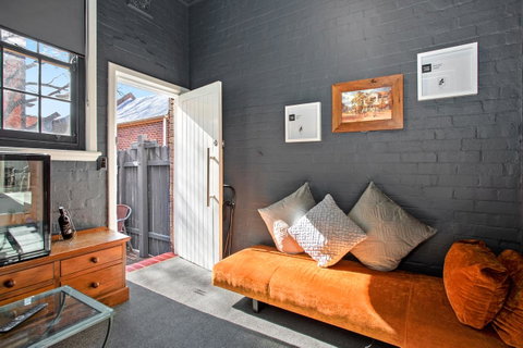 Sydney Harbour Bed And Breakfast - Winery Find 9