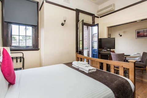 Sydney Harbour Bed And Breakfast - Winery Find 18