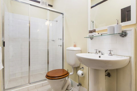Sydney Harbour Bed And Breakfast - Winery Find 36