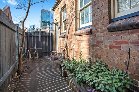 Sydney Harbour Bed And Breakfast - Winery Find 6