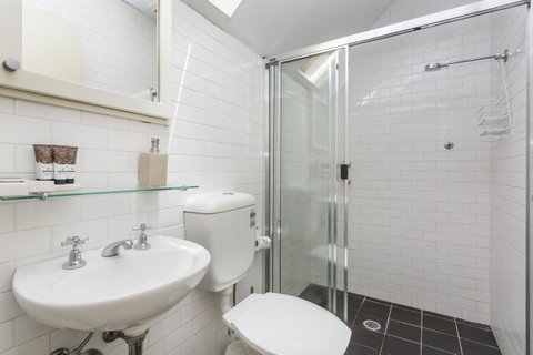Sydney Harbour Bed And Breakfast - Winery Find 35
