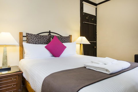 Sydney Harbour Bed And Breakfast - Winery Find 11