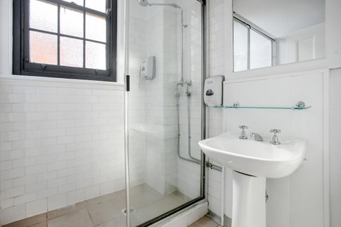 Sydney Harbour Bed And Breakfast - Winery Find 7