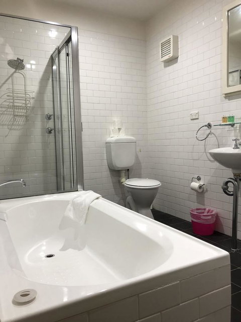 Sydney Harbour Bed And Breakfast - Winery Find 31