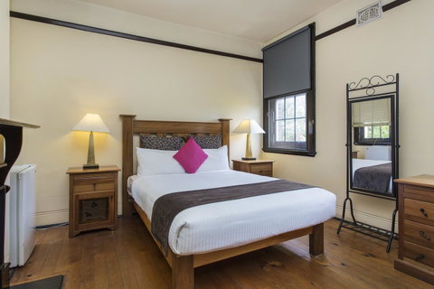 Sydney Harbour Bed And Breakfast - Winery Find 41