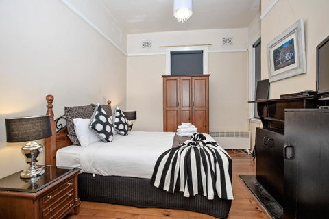 Sydney Harbour Bed And Breakfast - Winery Find 3