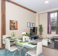 Classic 2 BR Apt in Pyrmont - Winery Find