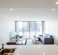 Near train station new 2 BR apt/free parking - Winery Find
