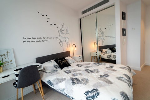 Two Bedroom Darling Harbour Apt Chinatown CBD UTS - Winery Find 22
