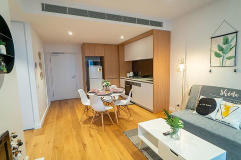 Two Bedroom Darling Harbour Apt Chinatown CBD UTS - Winery Find 36
