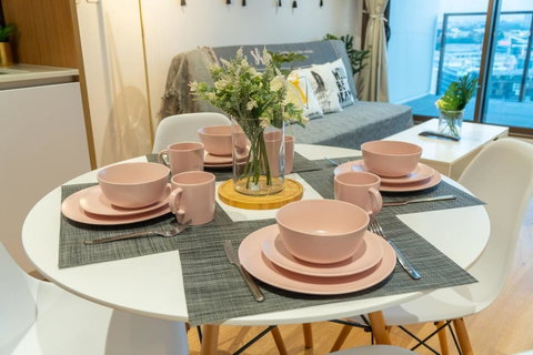 Two Bedroom Darling Harbour Apt Chinatown CBD UTS - Winery Find 8