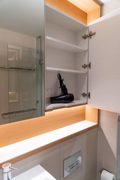 Two Bedroom Darling Harbour Apt Chinatown CBD UTS - Winery Find 31